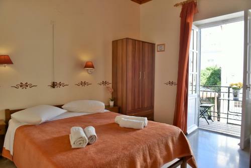 Hostal Guesthouse Corali