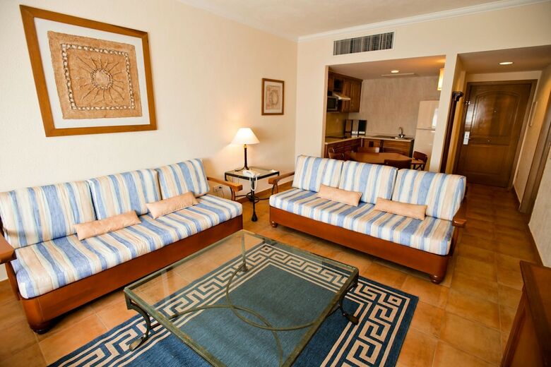 Hotel Barcelo Maya Colonial