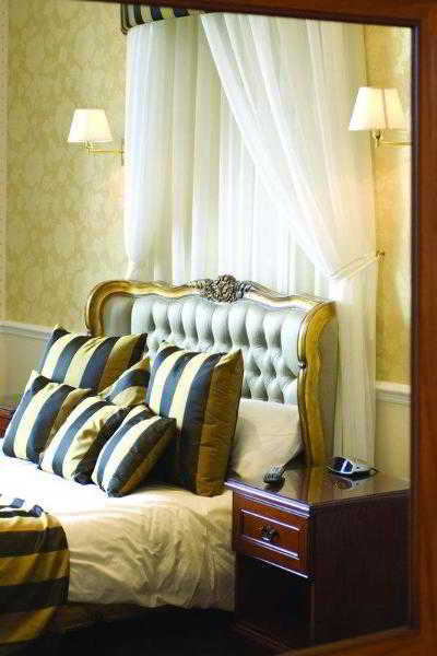 Best Western Oaks Hotel