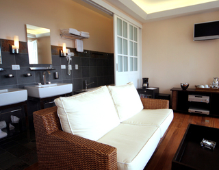 Gaia Hotel & Reserve