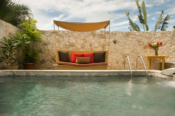 Gaia Hotel & Reserve