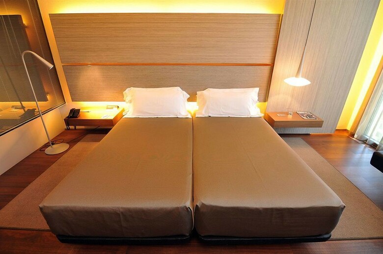 B-hotel