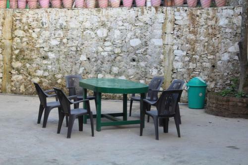 Hostal The Dhanolti Groove Garden