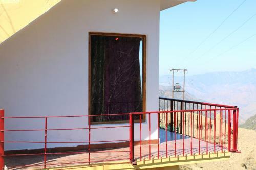 Hostal The Dhanolti Groove Garden