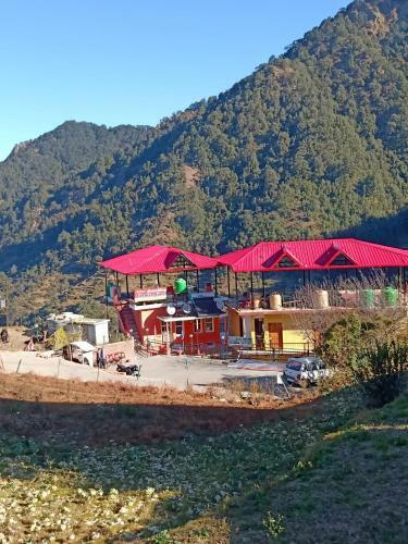 Hostal The Dhanolti Groove Garden
