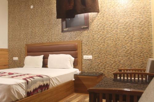 Hotel Decent Room In Naddi Mcleodganj