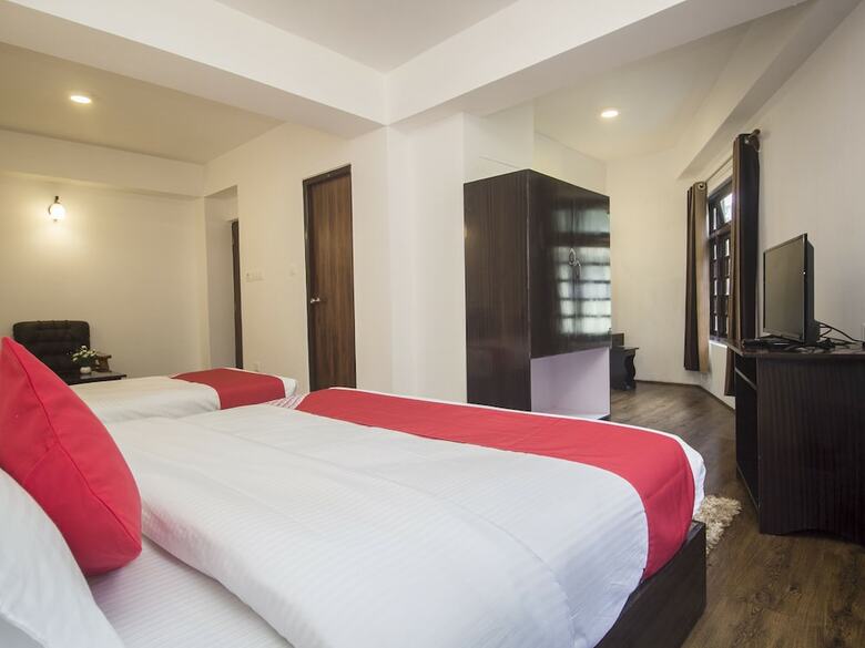 Hotel Oyo 16637 Tiara Regency