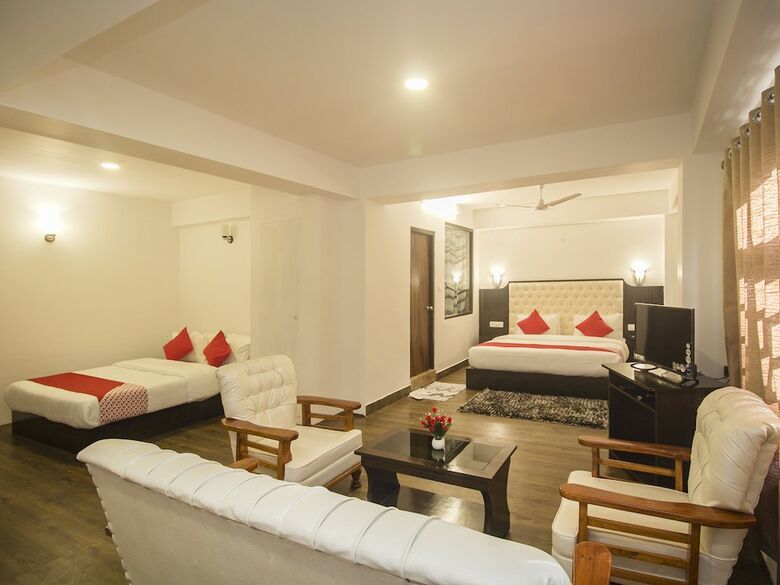 Hotel Oyo 16637 Tiara Regency