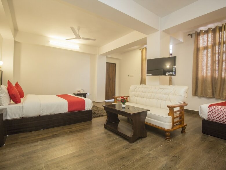 Hotel Oyo 16637 Tiara Regency