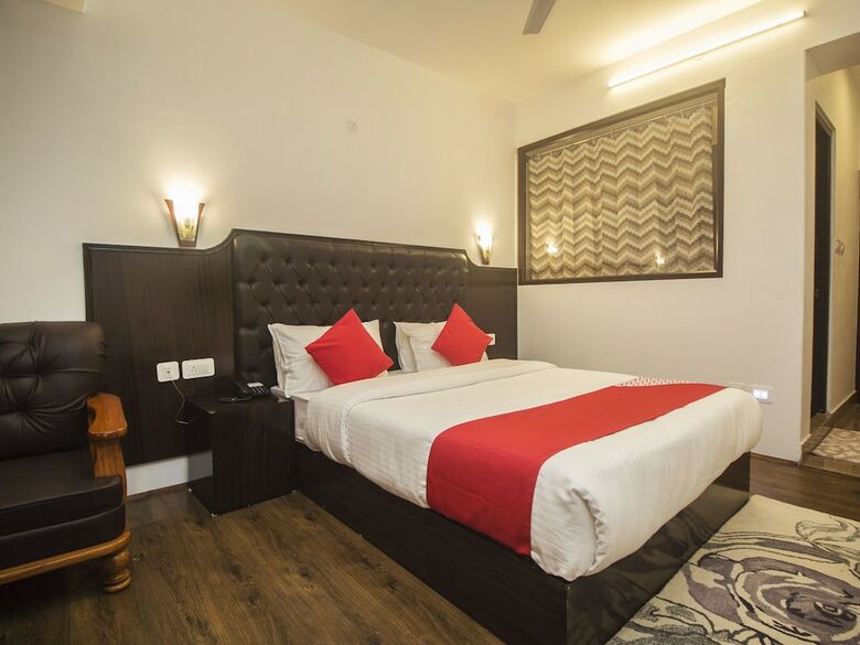 Hotel Oyo 16637 Tiara Regency