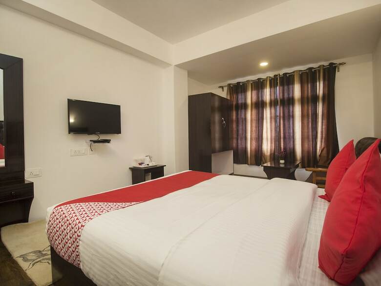 Hotel Oyo 16637 Tiara Regency