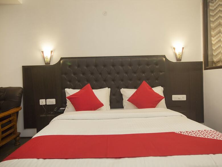 Hotel Oyo 16637 Tiara Regency