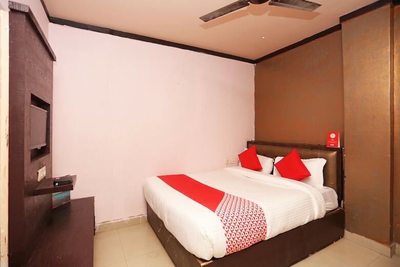 Hotel Oyo 18259 Palm Tree