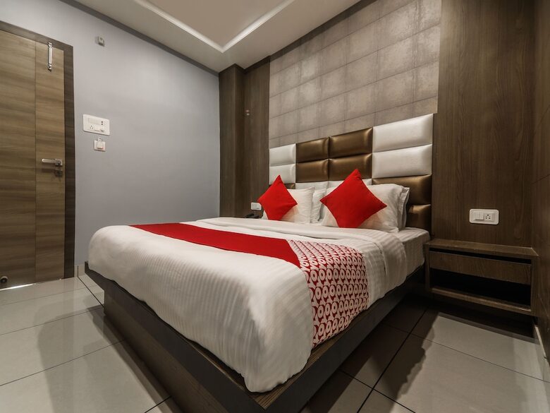 Hotel Oyo 17016 Galaxy Inn