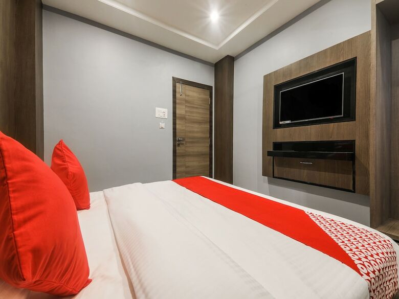 Hotel Oyo 17016 Galaxy Inn