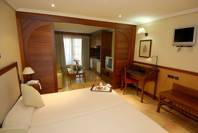 Paradise Park Fun Lifestyle Hotel