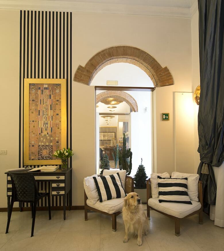 Hotel De La Pace