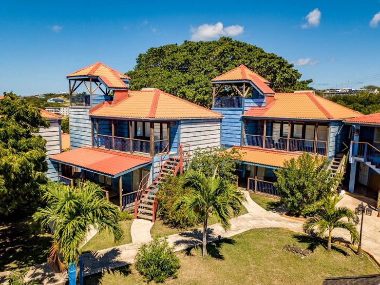 Hotel True Blue Bay Resort