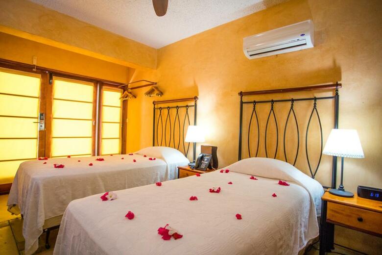 Hotel True Blue Bay Resort