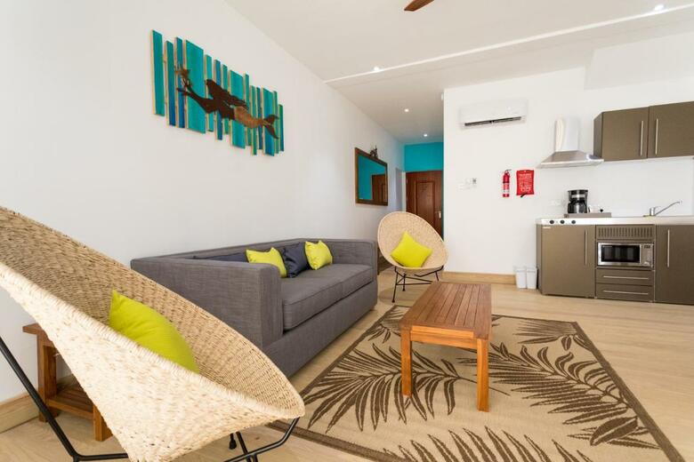 Hotel True Blue Bay Resort