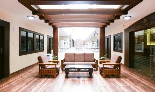 Hotel Treebo Trip Comforts Inn Deralakatte