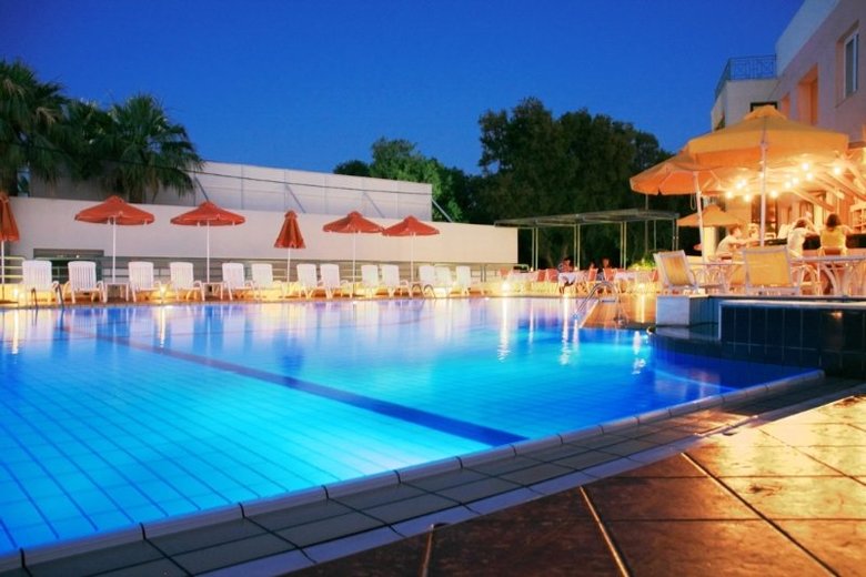 Hotel Ilianthos Village
