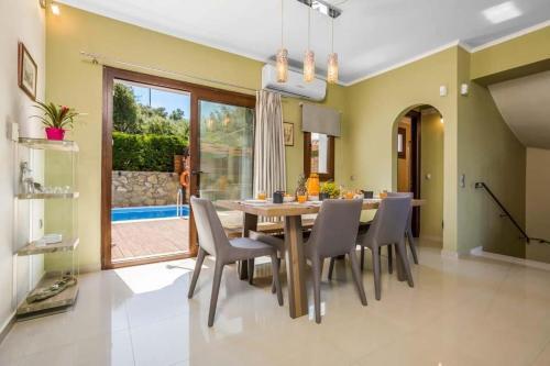 Mpochali Villa Sleeps 9 Pool Air Con Wifi