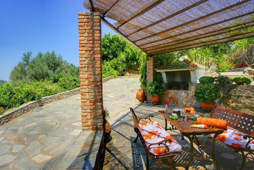 Skopelos Villa Sleeps 2 Pool Air Con Wifi