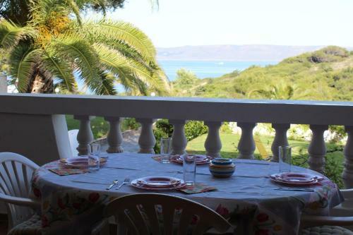 Villa Azure Sunrise 40m. From The Sandy Beach.