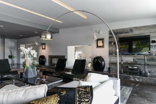 Luxury Beach Front Villa Selenia Platinum In Sounio, Athens
