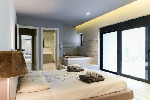 Luxury Beach Front Villa Selenia Platinum In Sounio, Athens