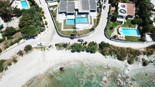 Luxury Beach Front Villa Selenia Platinum In Sounio, Athens
