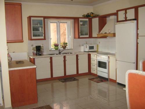 Villa In Varkiza