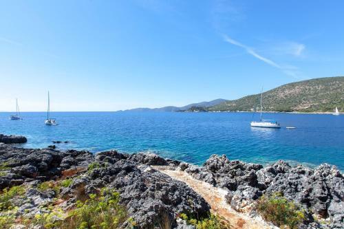 Villa Alma Lefkada- Sea Front Villa