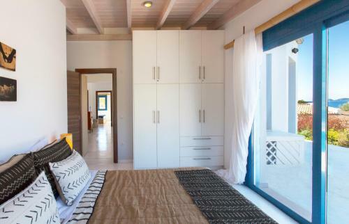 Villa Alma Lefkada- Sea Front Villa