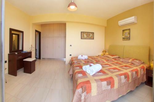 Skala Villa Sleeps 6 Pool Wifi