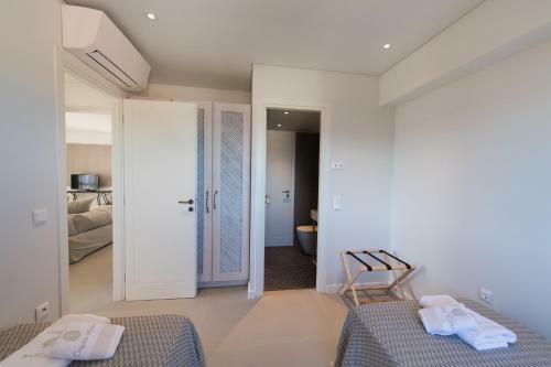 Hotel Crystal Waters