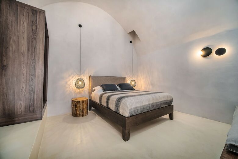 Hotel Pyrgos 1870, A Restored Winery