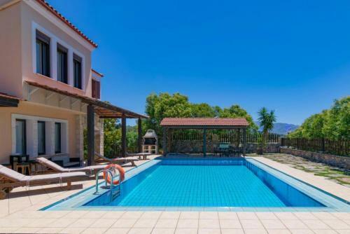 Villa Ekklisies Tria