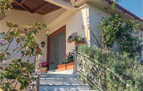 Four-bedroom Apartment In Neos Voutzas