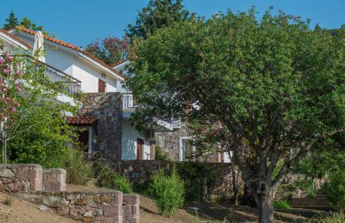 Delfinia Hotel & Bungalows