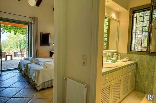 Mousata Villa Sleeps 10 Pool Air Con Wifi