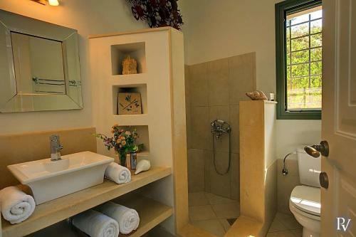Mousata Villa Sleeps 10 Pool Air Con Wifi