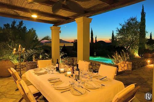 Mousata Villa Sleeps 10 Pool Air Con Wifi