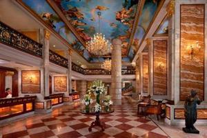 Hotel Royal Plaza (regal Suite)
