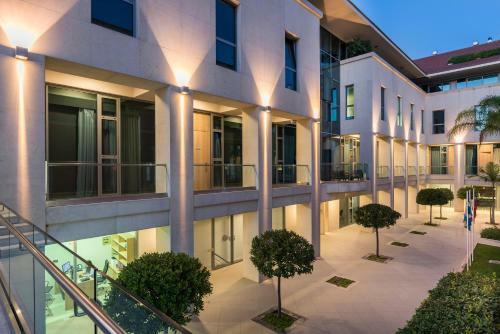 Trianon Luxury Apartments & Suites