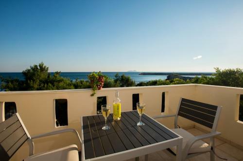 Golden Sun Apartments