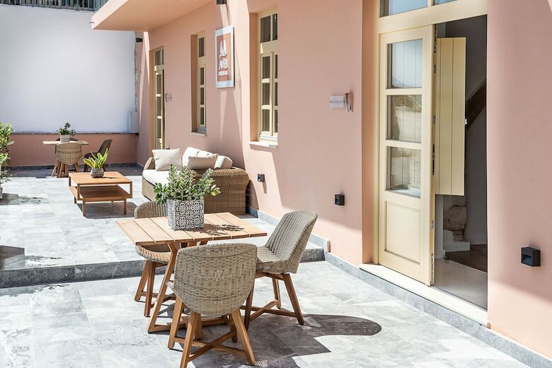 Avra Apartments Kolymbari Harbour