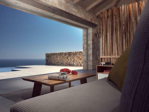 Villa Akron Luxury Suites