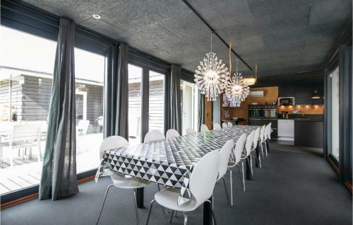 Five-bedroom Holiday Home In Hadsund
